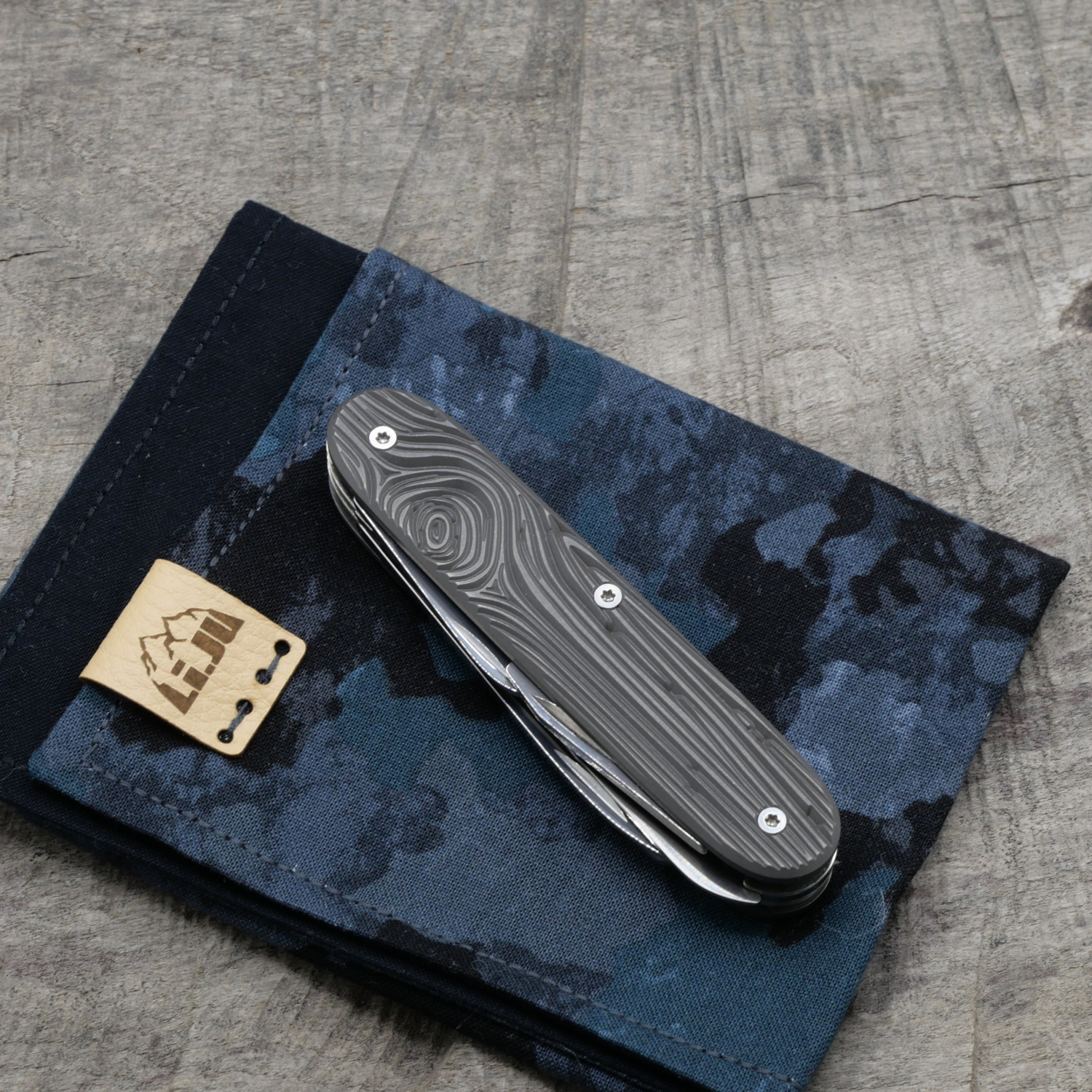 TITAN - WOOD dark wash - SWISS ARMY 7 - Titan Grade 5  (Ti 6AI 4V)  - 93mm